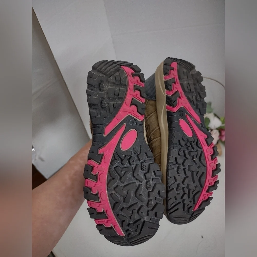 BearPaw stylish sturdy